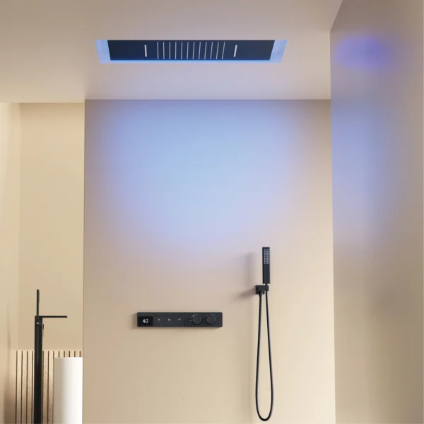 Aitana Intelligent dusjsystem i hvit messing med digitalt display