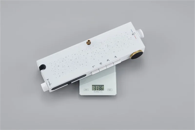 Starlight dusjsett – Hvit og gunmetal grå, termostatstyrt med digitalt display.