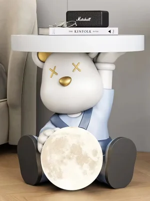 Violent Bear stuelampe og pyntegjenstander