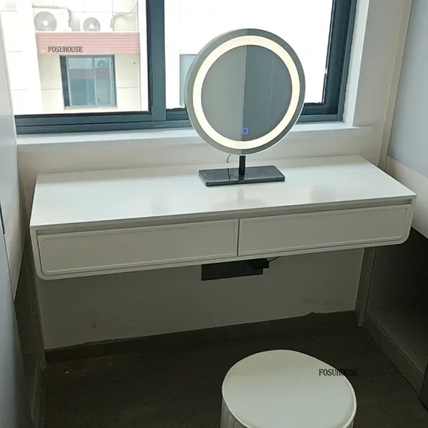 Nordisk sminkebord for små leiligheter – Vegghengt skrivebord og kommode i heltre