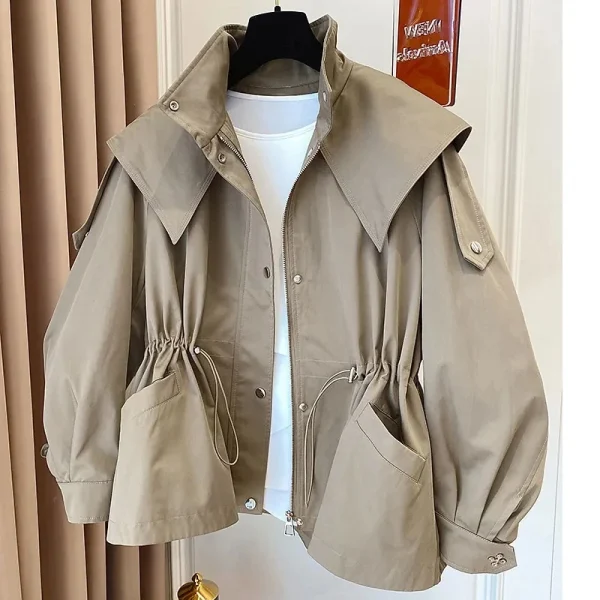 Oversized vannavvisende vindjakke dame – khaki, hette, snøring og glidelås, vår/høst.