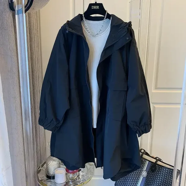 Trendy trenchjakke dame – hette, løs passform, mellomlang, vår/høst.