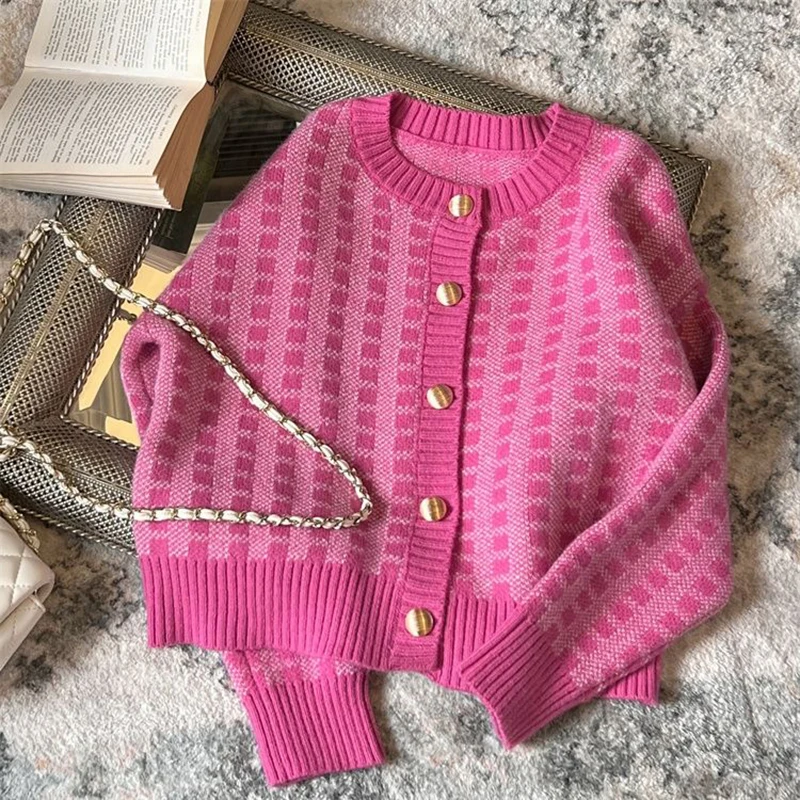 Stilig Y2K-inspirert rosa cardigan med rutemønster