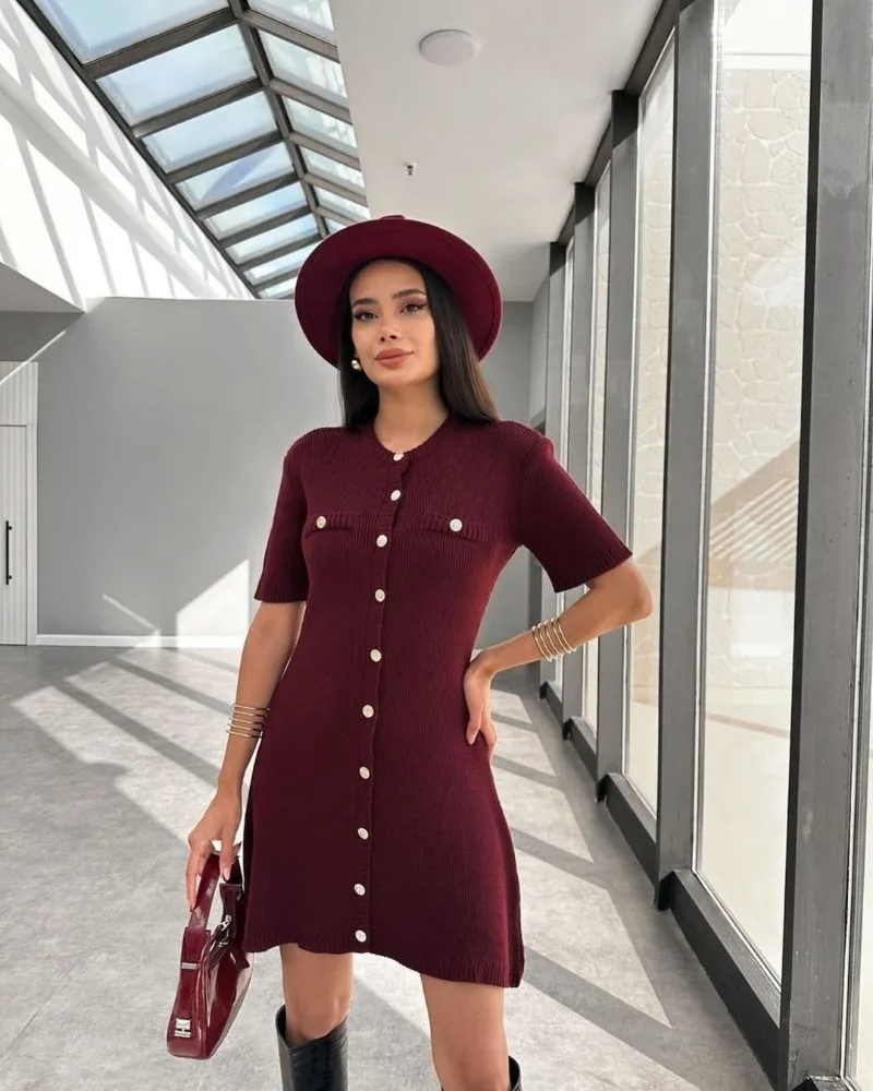 Trendix Elegant Mini Strikkekjole Dame – Slim, Høyt Liv, Kort Erme